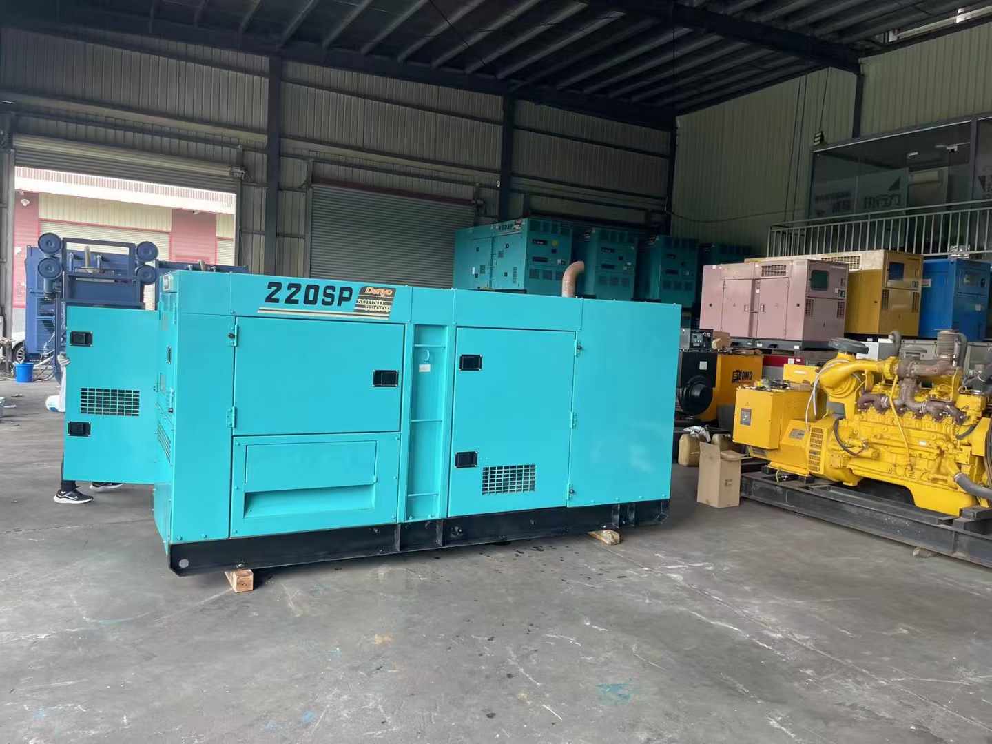 西沙柴油发电机组长期不间断运行时，如何监控其温度和压力？